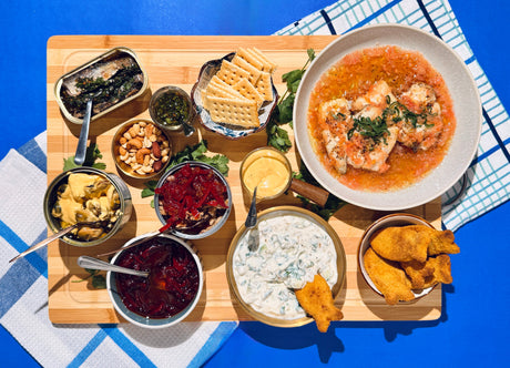 Sorprende a todos con una Tabla del Mar llena de sabores para compartir. Encuentra atún, jurel, sardinas, choritos y todos los ingredientes que necesitas en Nutrisco Market para crear un picoteo inolvidable.
