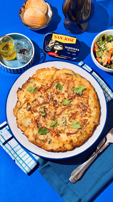 Disfruta una clásica tortilla de papa con cebolla confitada y sardinas, una receta fácil, sabrosa y perfecta para cualquier comida. Encuentra todos los ingredientes en Nutrisco Market y cocina con el mejor sabor.